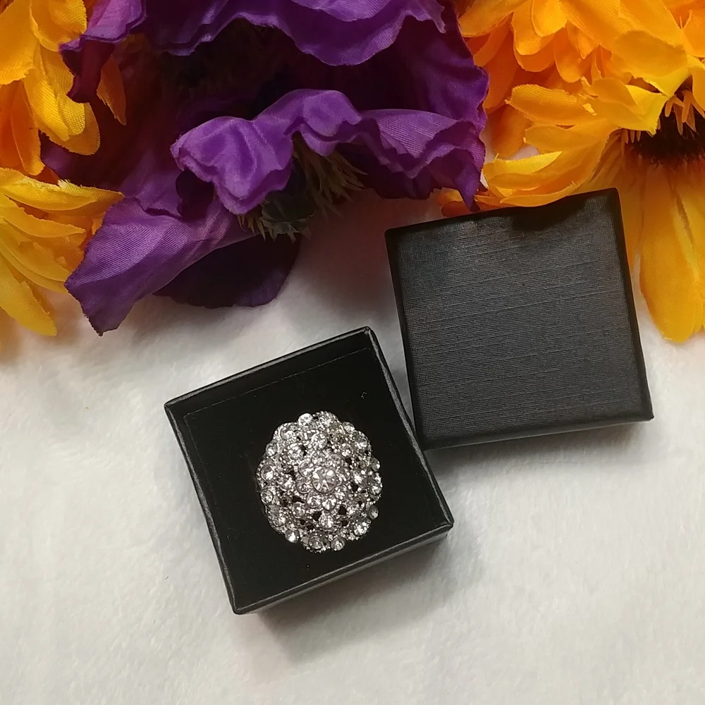 Gorgeous Sparkly Silvertone Cocktail Ring Size 8 NWOT